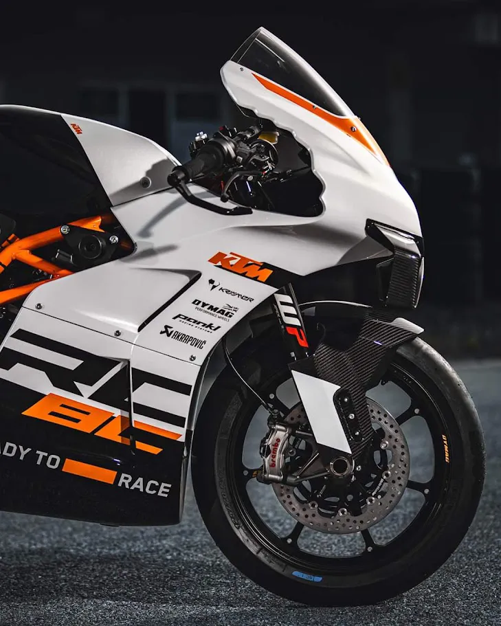 Motorrad mit Folienbeschriftung